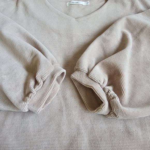Niko and... Japan brand corduroy beige pullover top bishop sleeves - Picture 4 of 6